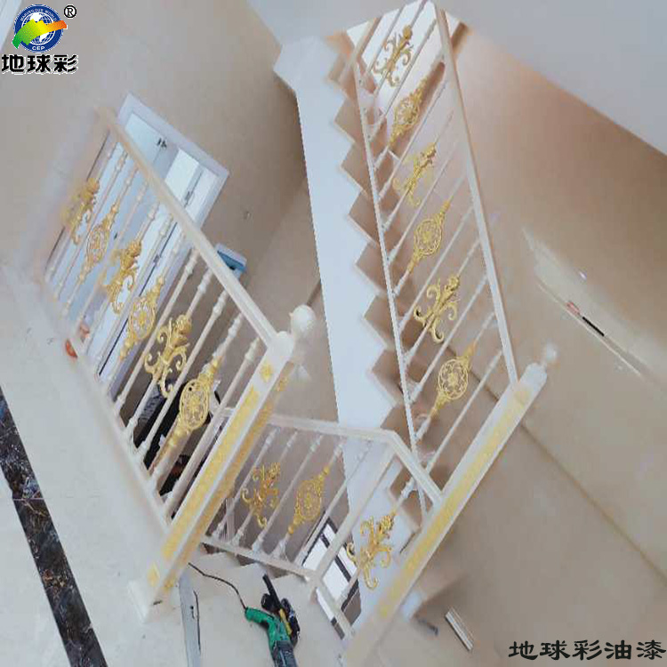地球彩鋼結(jié)構(gòu)氟碳漆白色用于深圳羅湖建設(shè)路人行天橋施工